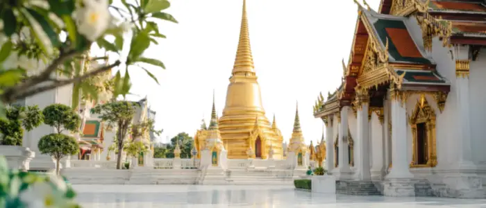 พาแม่ไหว้พระทำบุญใกล้กรุงเทพในวันแม่